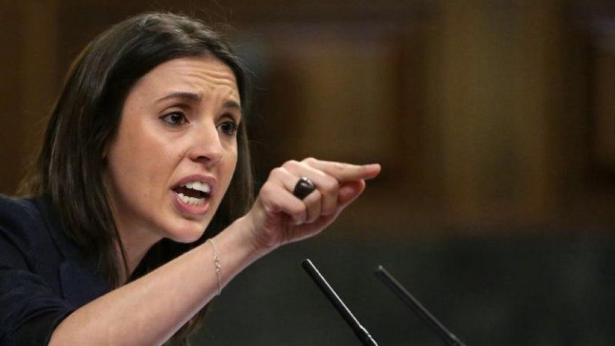 Irene Montero, durante su intervención en el debate de la moción de censura contra Rajoy.