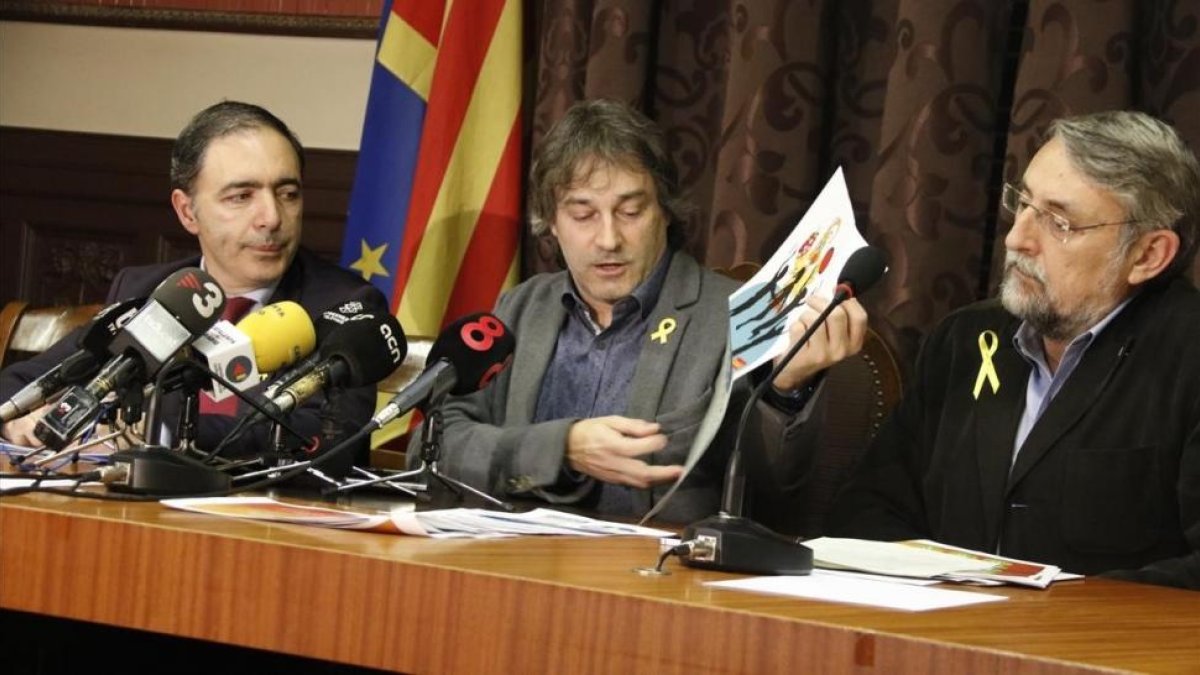 El alcalde de Ripoll, Jordi Munell, durante su comparecencia ante los medios, este jueves.