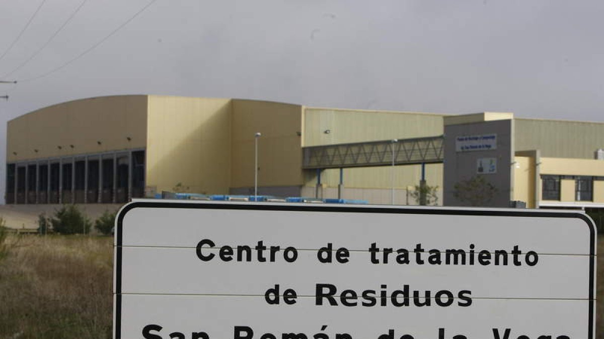 Aspecto de la planta de tratamiento de residuos desde su acceso.