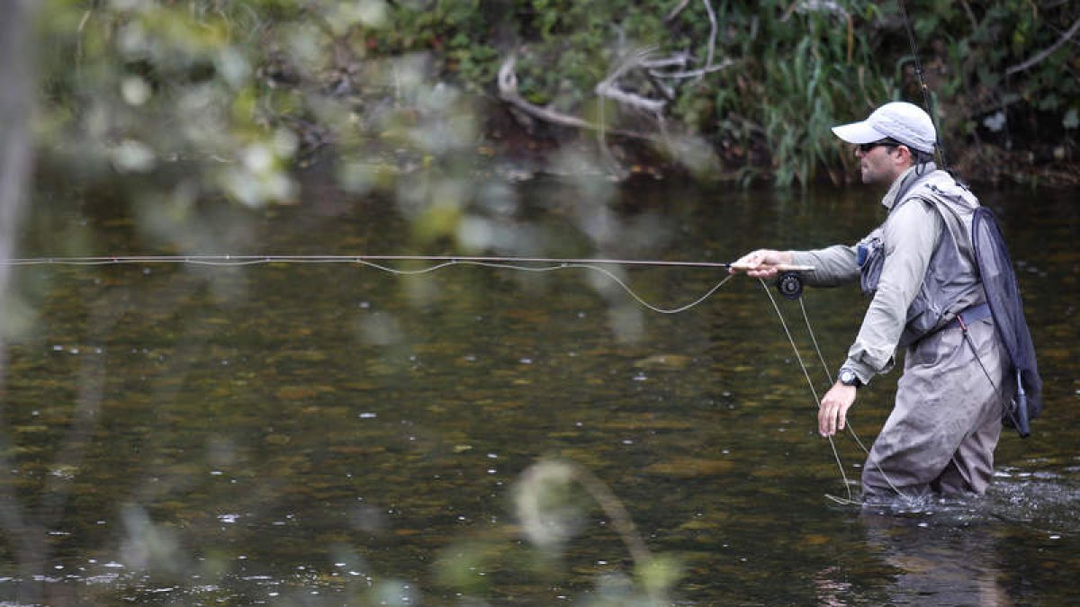 La temporada de pesca en los ríos de la provincia levanta mañana el telón. FERNANDO OTERO