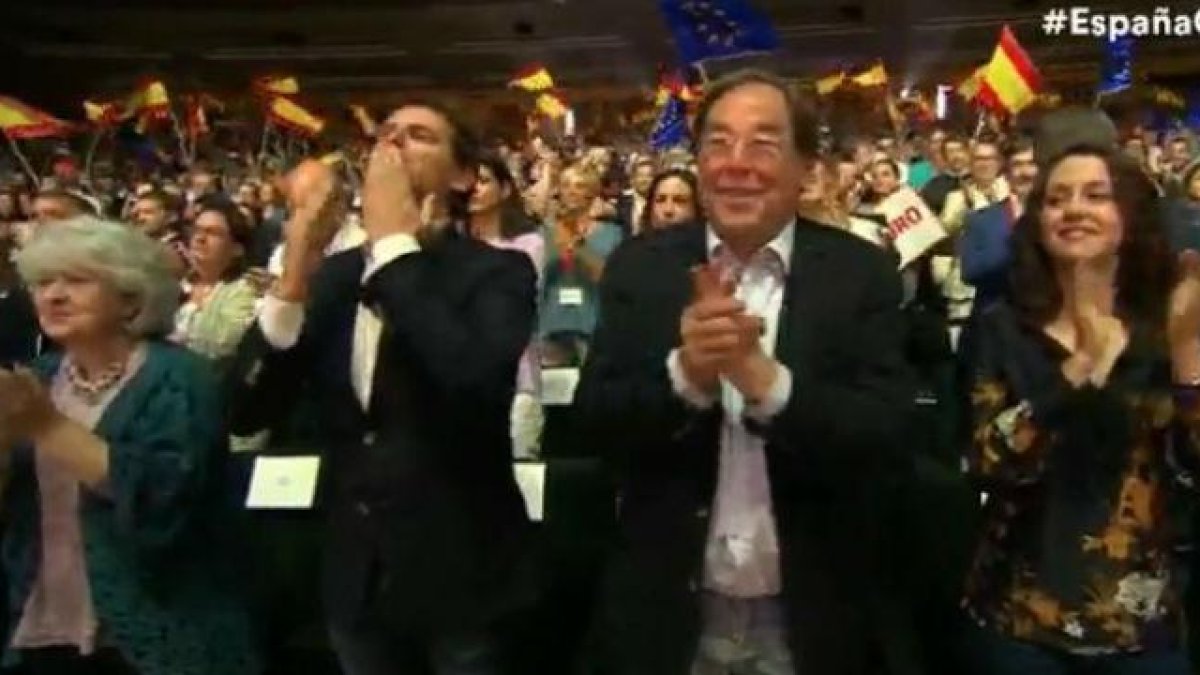 La cantante Marta Sánchez ha vuelto a interpretar hoy el himno nacional. Lo ha hecho en un acto organizado por Ciudadanos.