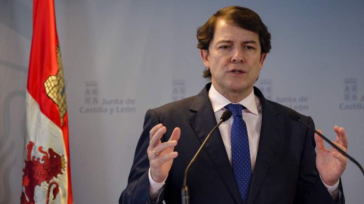 Mañueco subraya como prioritario el sector alimentario.