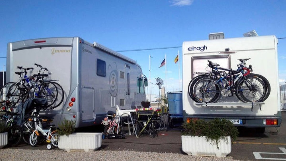 En los estacionamientos no se pueden colocar elementos como mesas o sillas. DL