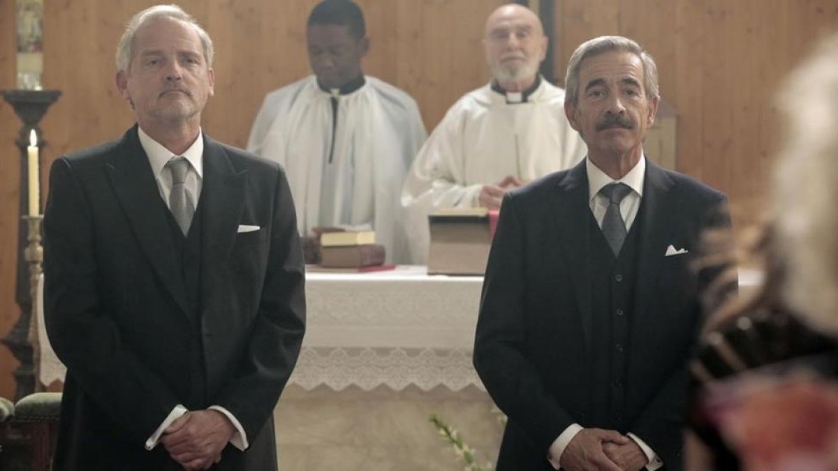 Jordi Rebellón e Imanol Arias, en el último episodio de la 17ª temporada de la serie de TVE-1 'Cuéntame cómo pasó'.