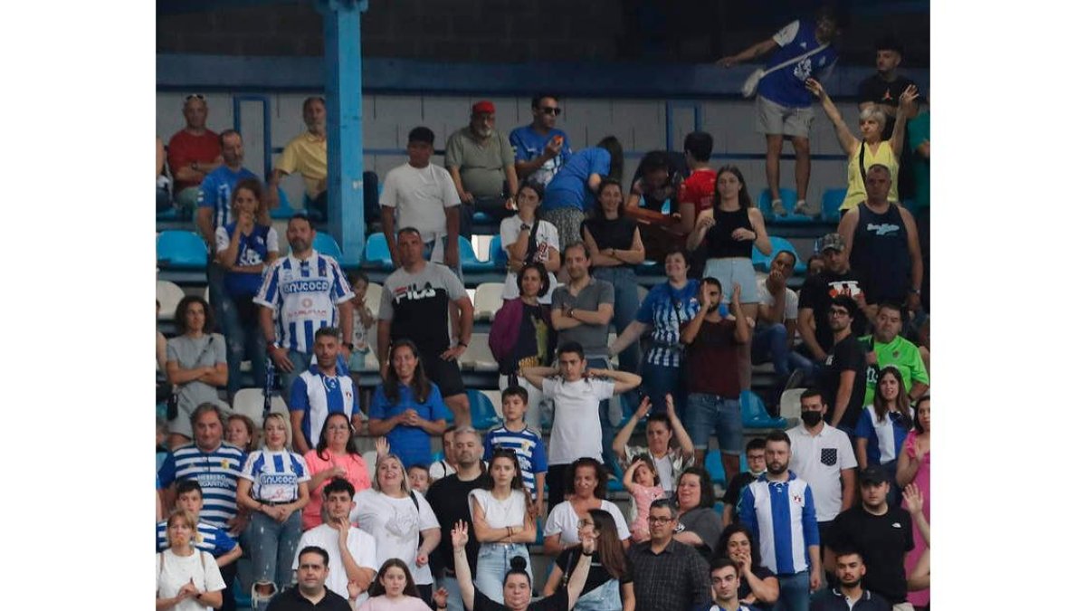 El Toralín podría tener gran parte de su aforo cubierto sólo con los abonados del club. L. DE LA MATA