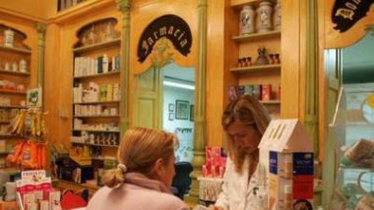 Las farmacias dispensan medicamentos naturales para el catarro.