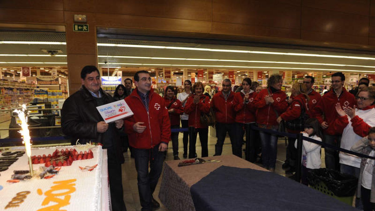 Homenaje a Tomás Fernández en el centro comercial E. Leclerc.