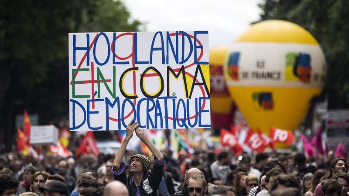 Protestas en París contra el proyecto de ley laboral francés. ETIENNE LAURENT