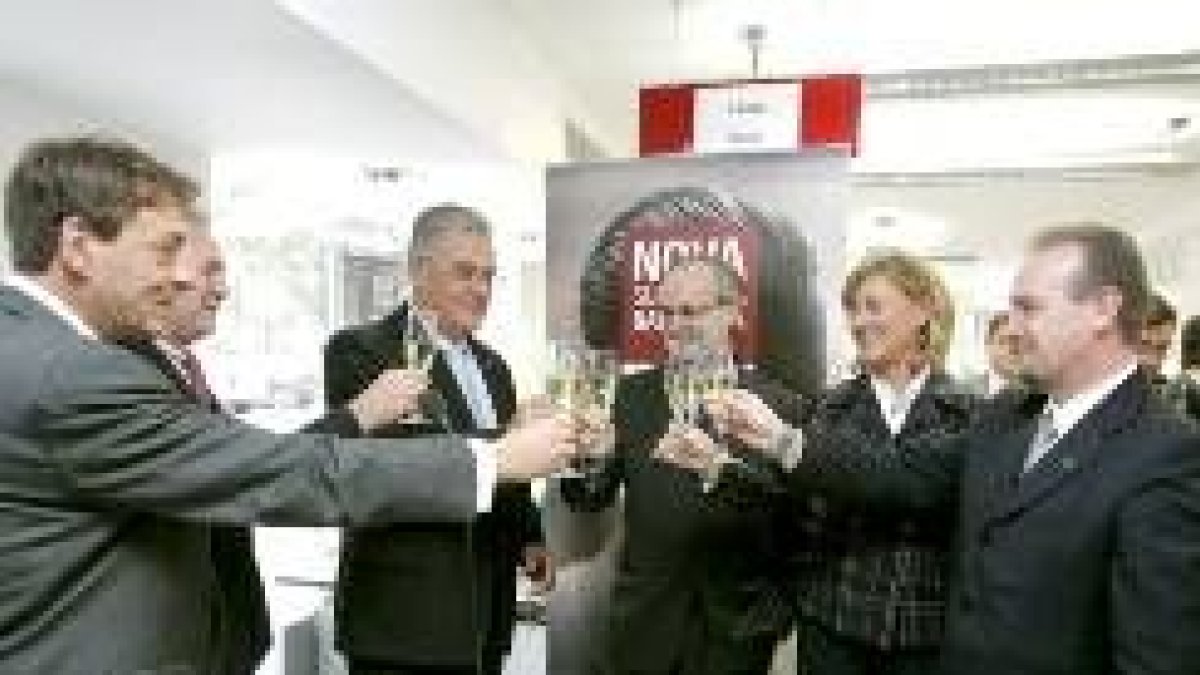 La primera oficina en Barcelona no podía celebrarse más que con cava
