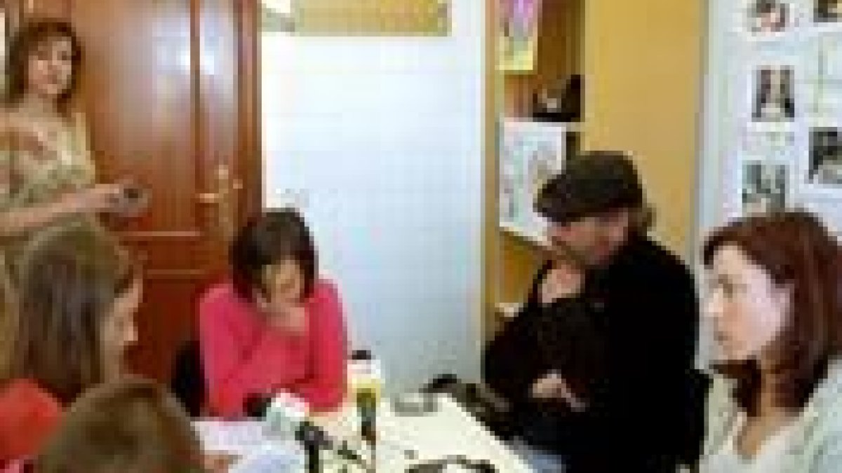 Trapiello con los pequeños locutores en los estudios de Onda Chachi