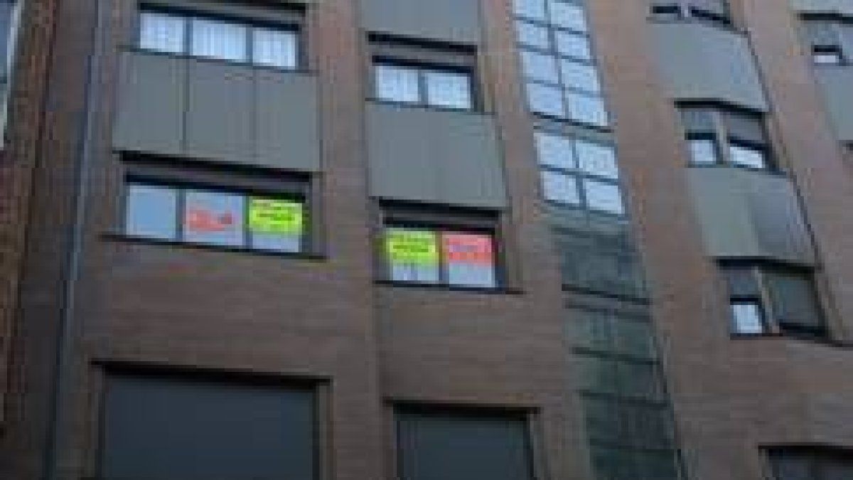 Trujillo desoye el informe de la OCDE sobre el precio de la vivienda y apuesta por el estancamiento