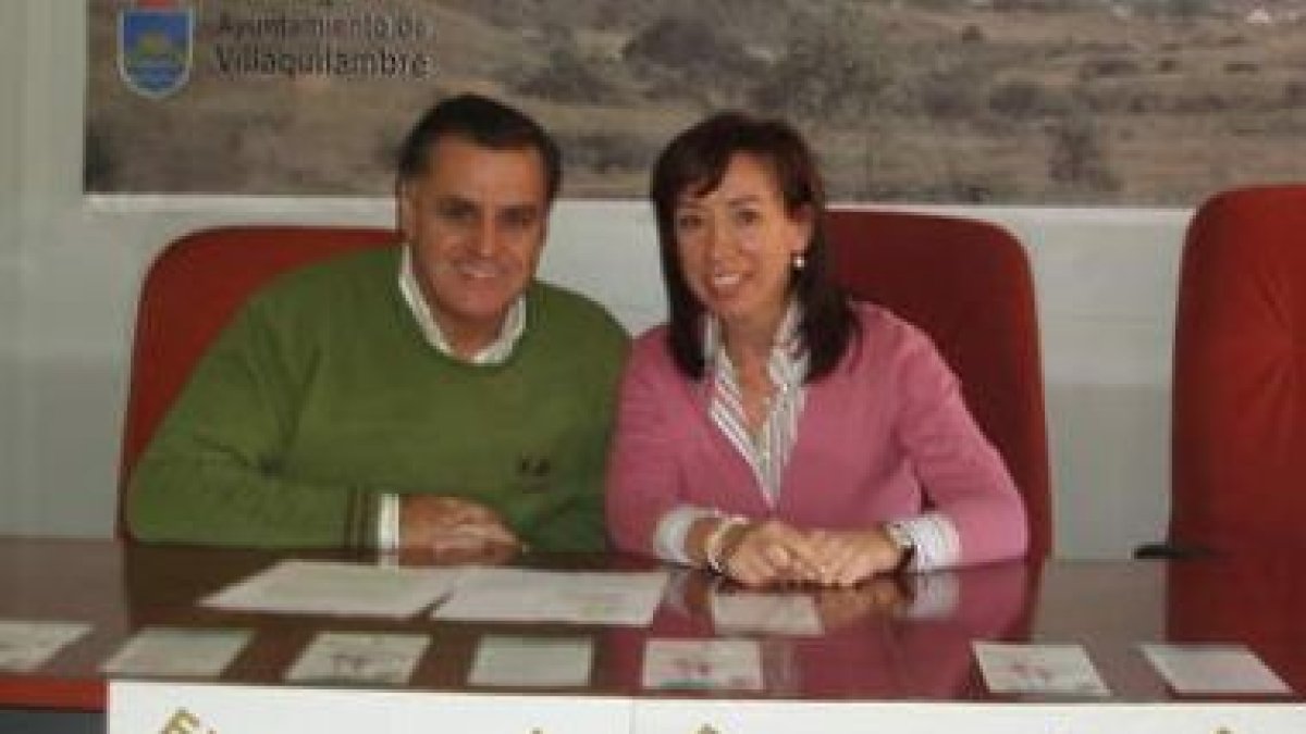 El alcalde de Villaquilambre, Lázaro García, y la concejala Pilar Reguero presentaron la feria.
