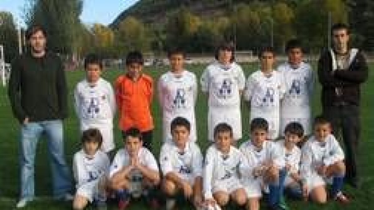 Formación del equipo B que milita en la categoría alevín