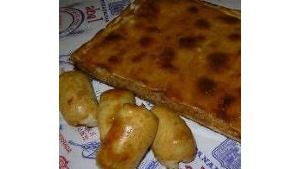 Bollos preñaos de chorizo y empanada berciana