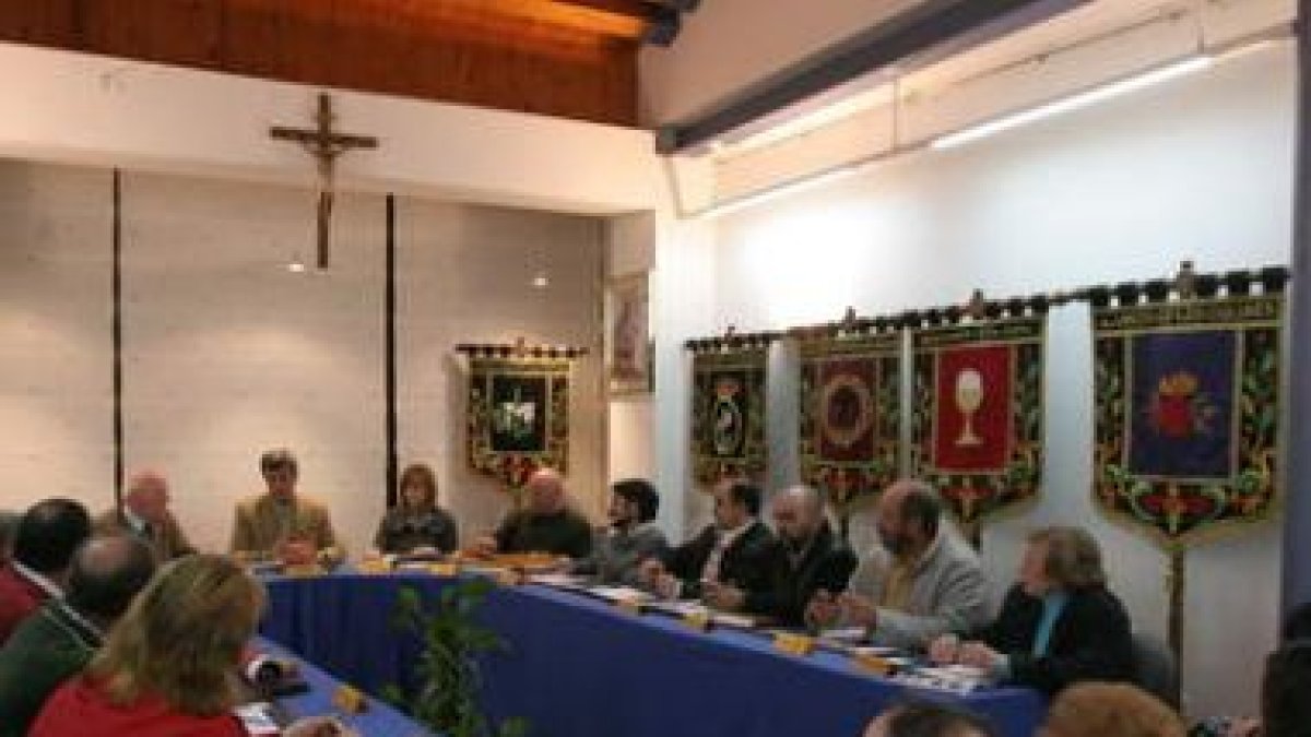 La Junta Profomento presentó el programa a las cofradías