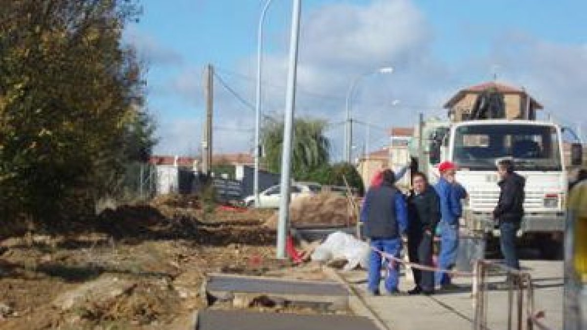 Los operarios trabajan en la calle del Greco.