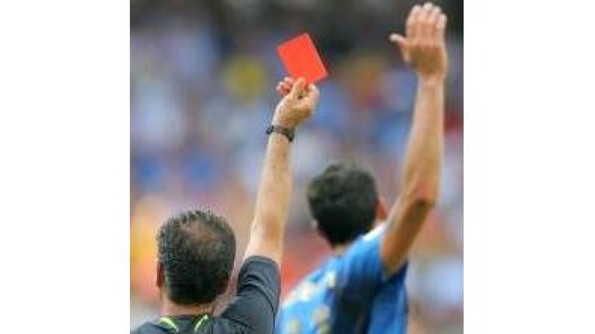 Medina Cantalejo expulsa a Materazzi en el Italia-Australia