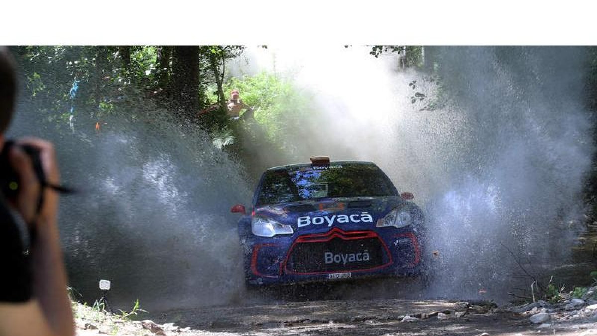 Álex Villanueva dominó con mano de hierro el Rally Tierra del Bierzo y consolida su liderato en el Campeonato de España. ANA F. BARREDO