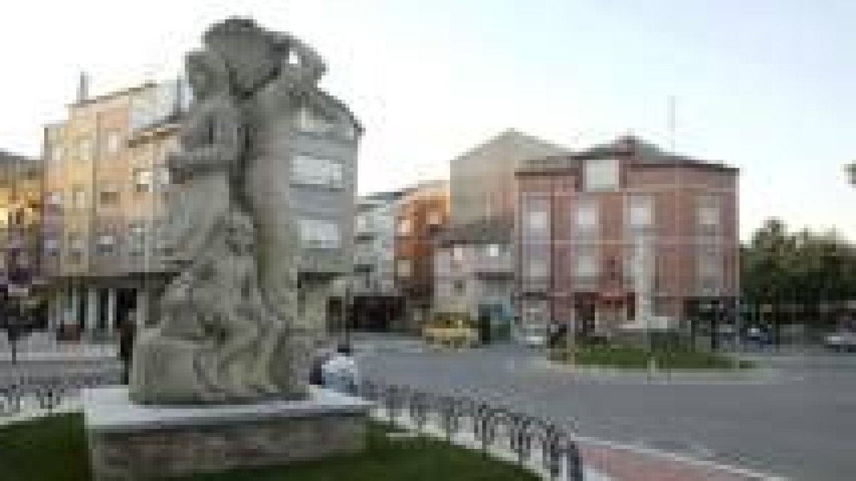 Imagen de la escultura al vendimiador en Cacabelos