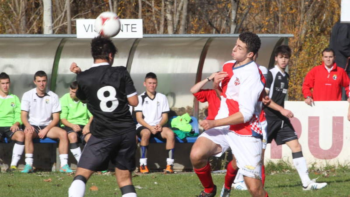 El equipo arlequinado recuperó el liderato del grupo tras imponerse al Burgos.