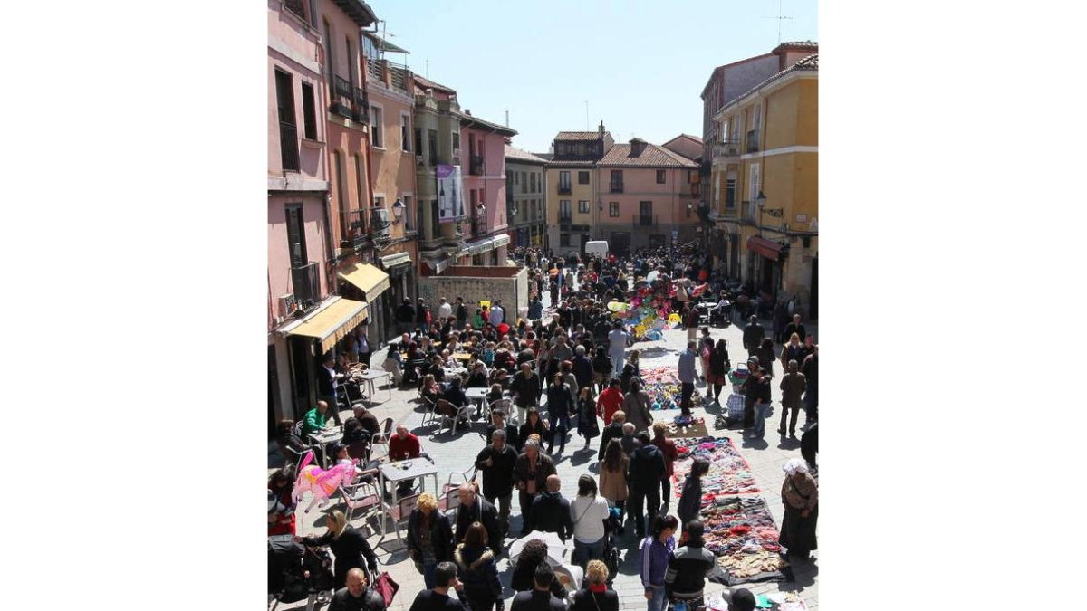 La Plaza de San Martín abarrotada la pasada Semana Santa.
