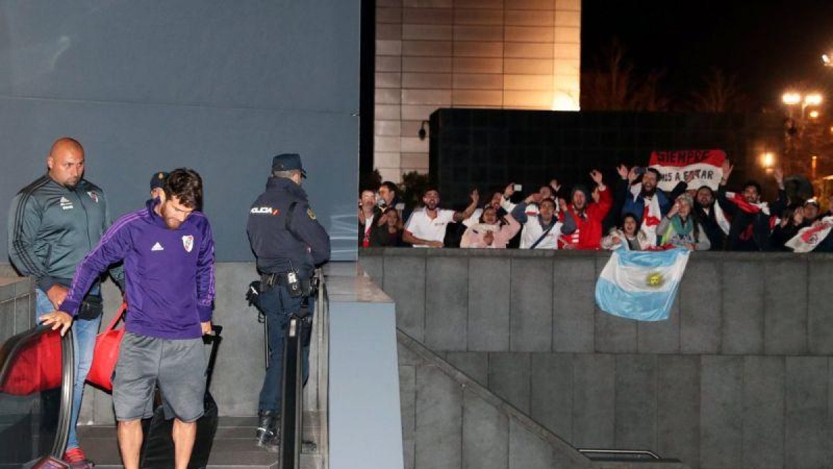 Los jugadores de River, a su llegada al hotel de Madrid.