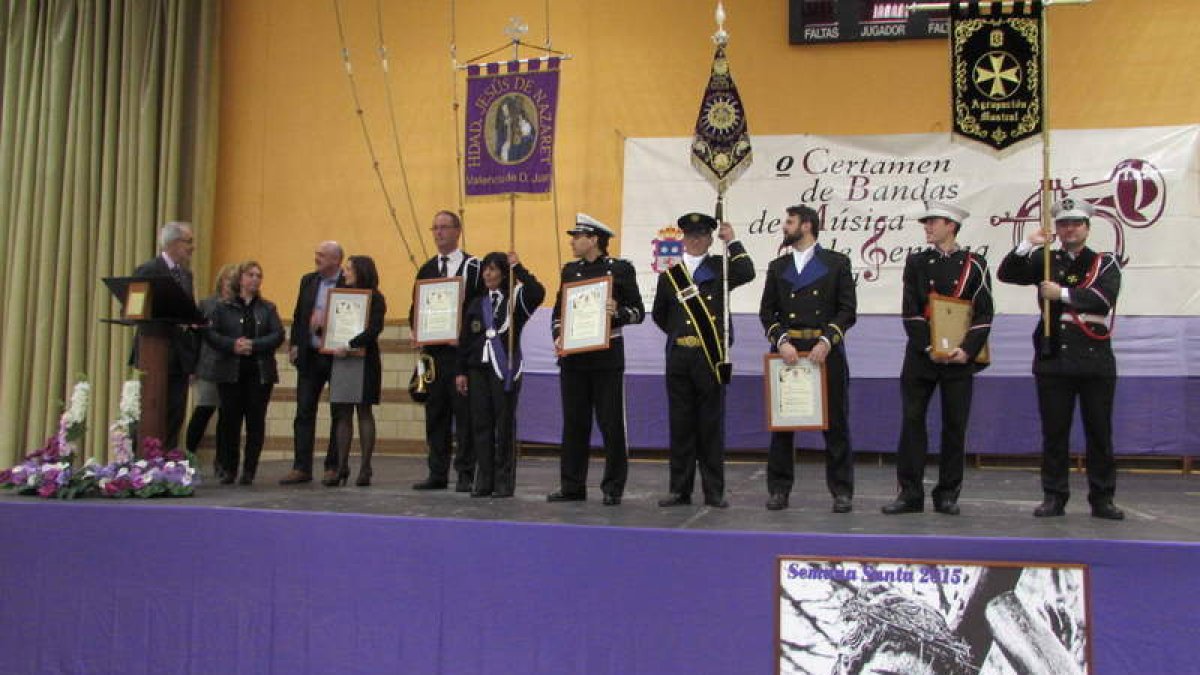 El alcalde y Baza, en el certamen de bandas en el César Álvarez.