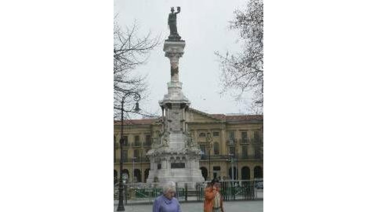 Monumento a los Fueros (foto cedida por Diario de Navarra)