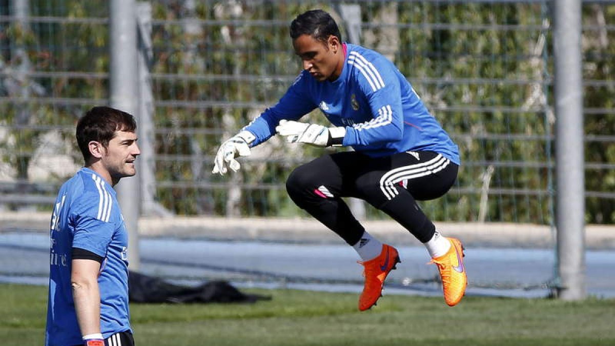 Keylor, junto a Casillas, en un entrenamiento del Madrid.