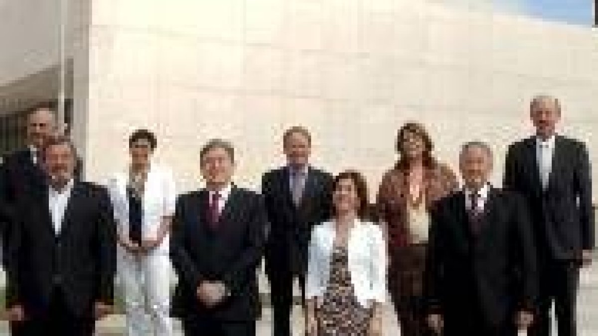 Fernández Santiago y la presidenta de Calre, Izaskun Bilbao
