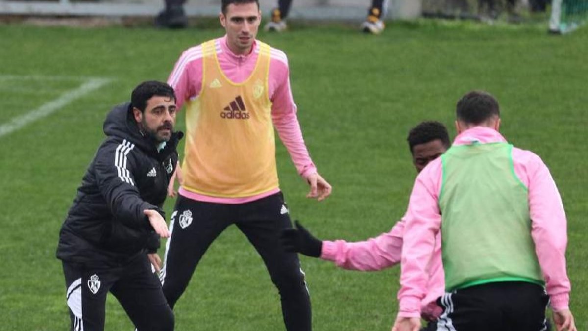 Gallego tendrá hoy un efectivo más en el entrenamiento. L. DE LA MATA