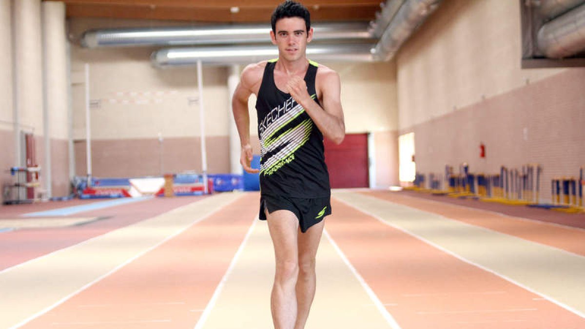 El marchador Diego García se prepara en León para el Mundial de atletismo de Pekín