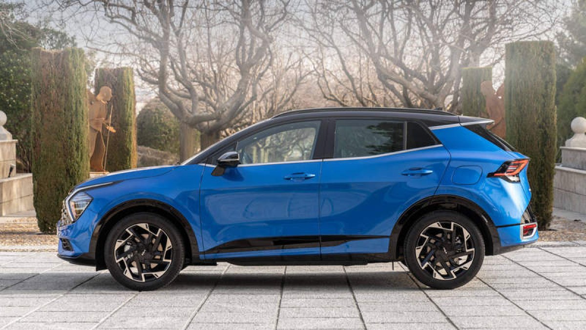 Con 4,51 metros de largo; 1,86 de largo y 2,68 de batalla, el nuevo Sportage ofrece un amplio habitáculo, aderezado con 591 litros de maletero, ampliables a 1.780 abatiendo las plazas traseras. KSPT