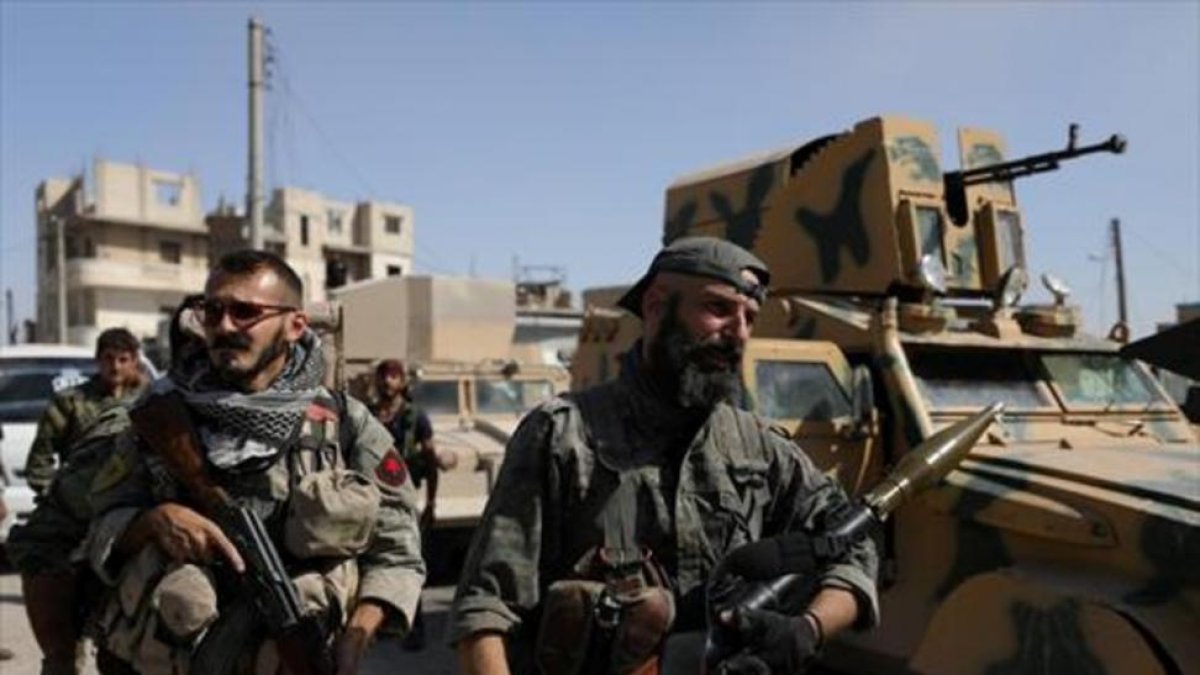Combatientes kurdosirios en la ciudad de Raqqa.