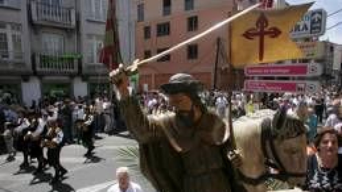 Antes de la misa, diana y pasacalles a cargo de la banda de gaitas