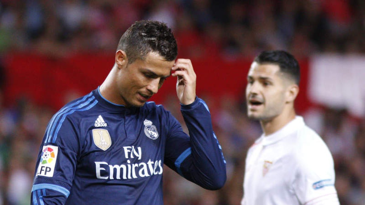 El delantero Real Madrid, Cristiano Ronaldo, con gesto abatido tras la derrota