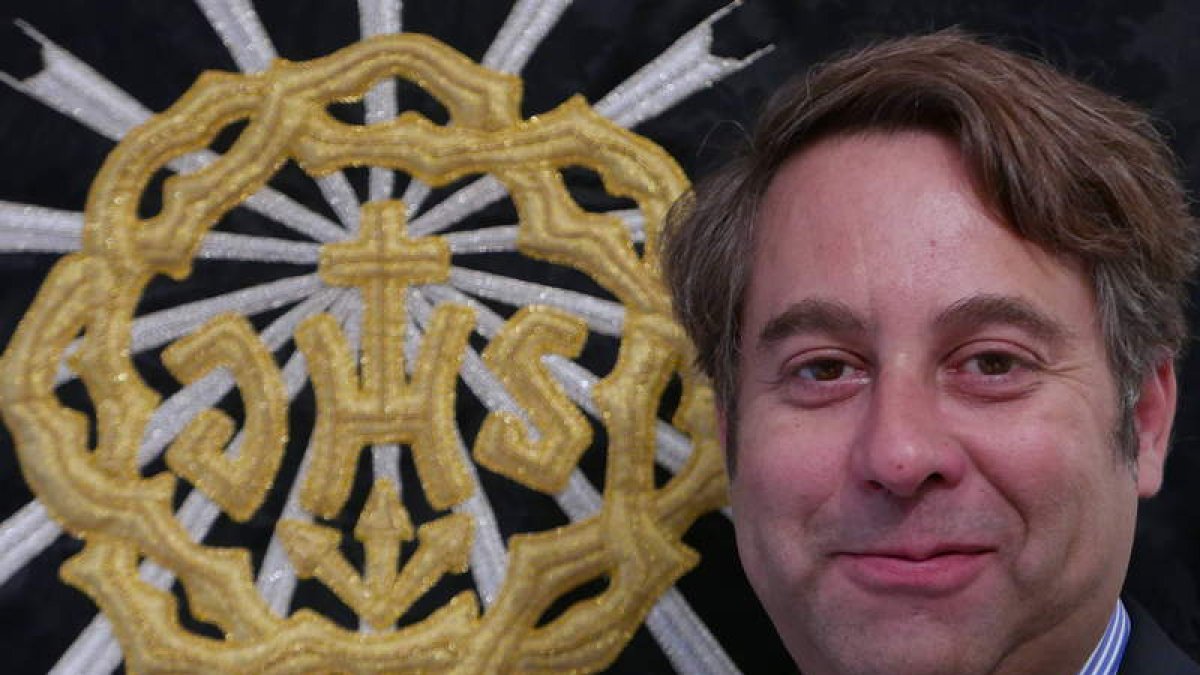 Alfonso Escapa García se convierte este domingo en el nuevo abad de la Cofradía de Jesús.