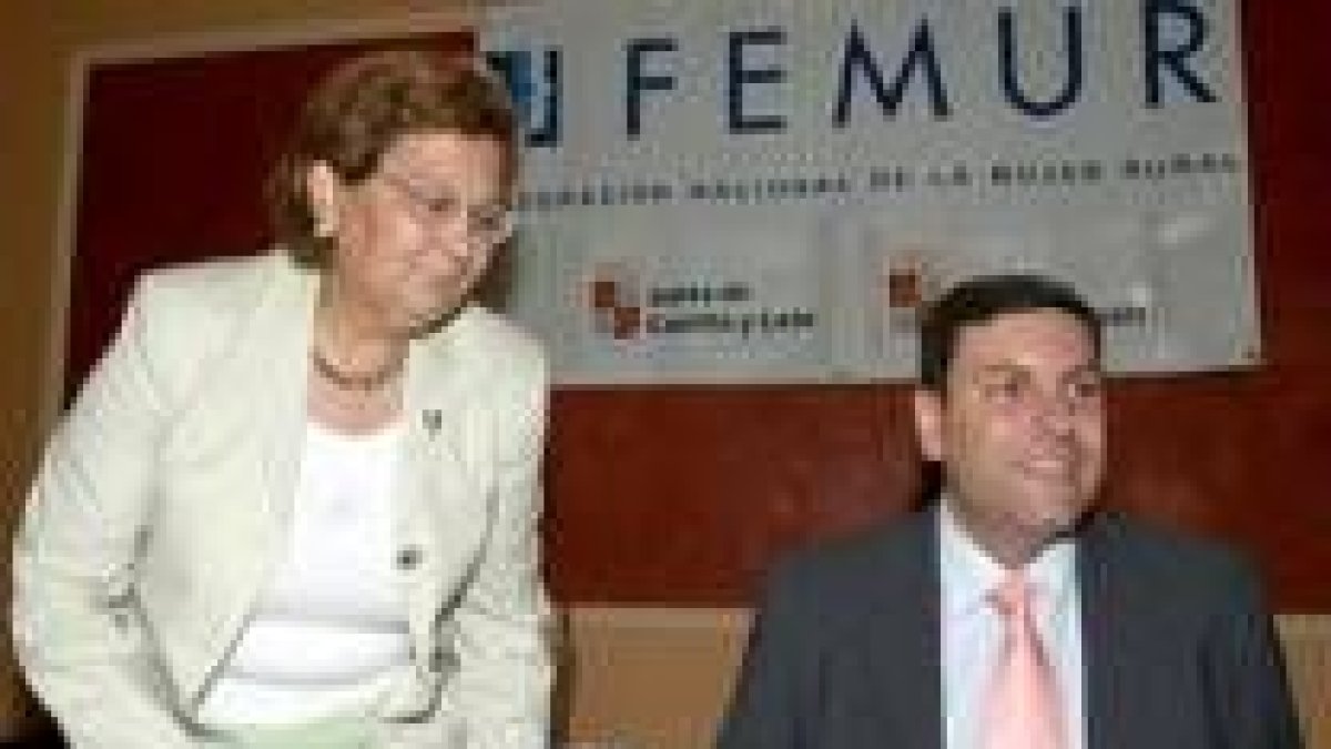 Juana Borrego y Carlos Fernández Carriedo, durante la jornada sobre mujer rural