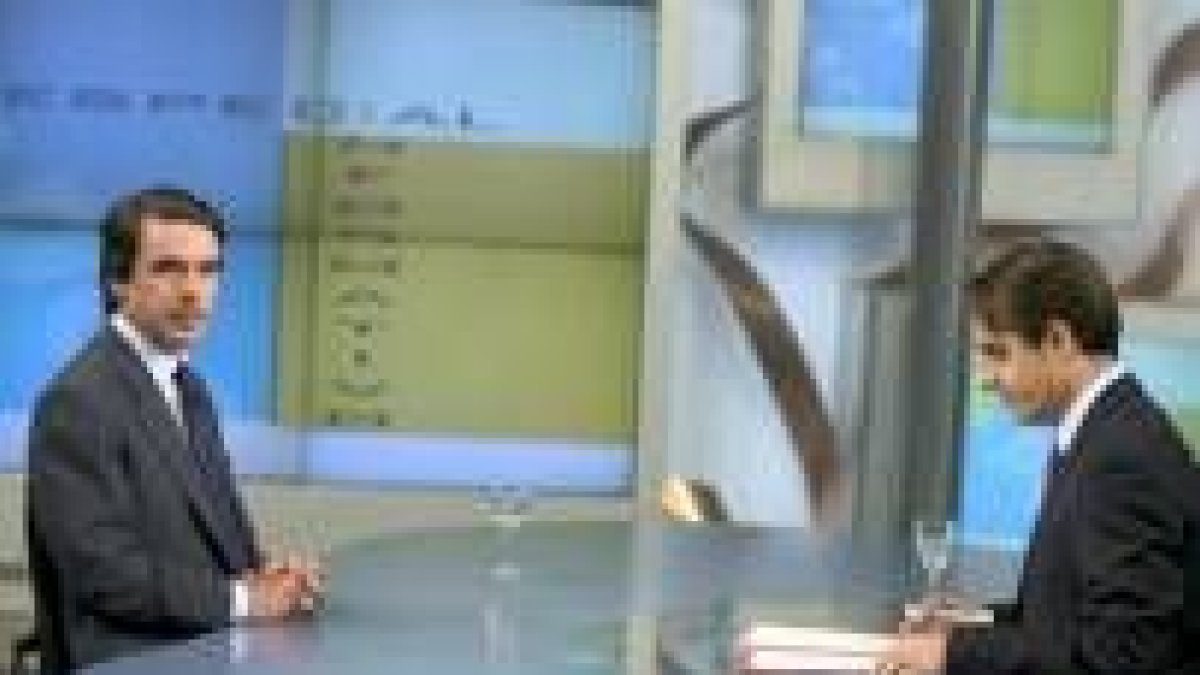 José María Aznar, minutos antes de comenzar su entrevista con Pedro Valentín en Telecinco
