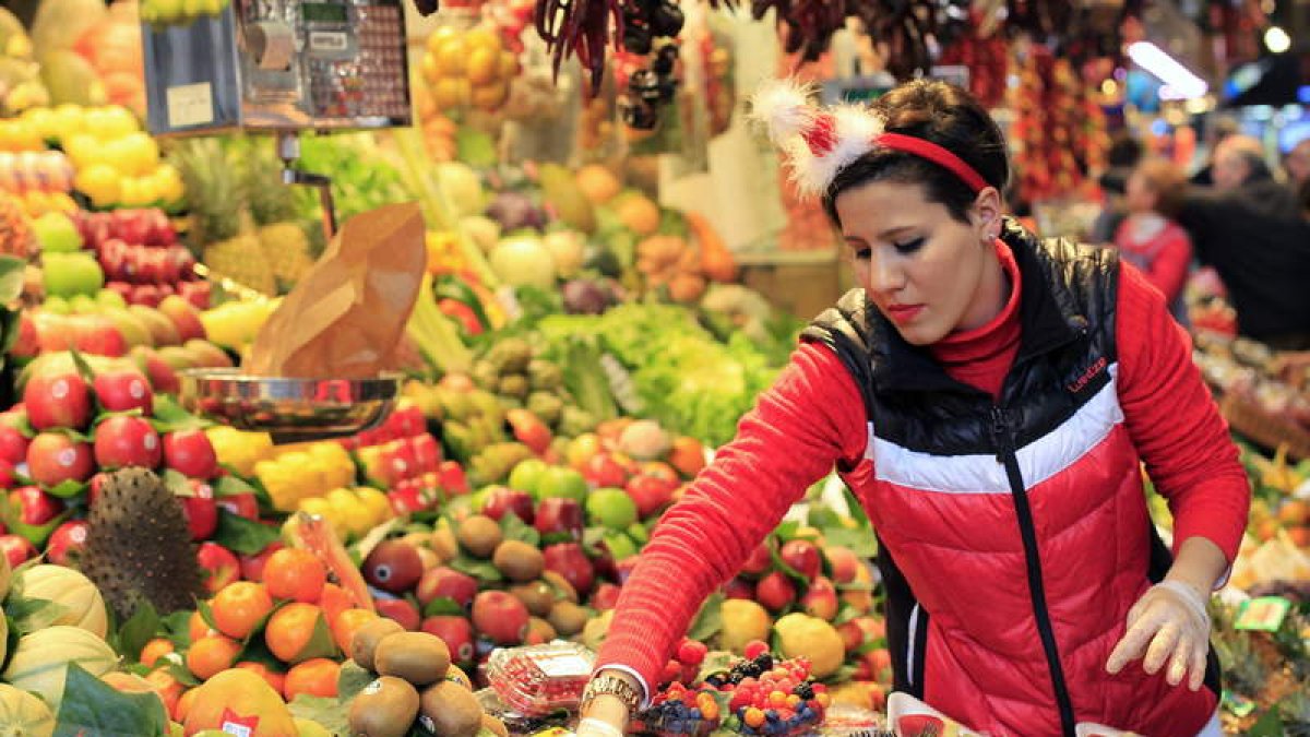 La cercanía de la Navidad es un incentivo del comercio para el consumo y el empleo. TONI ALBIR