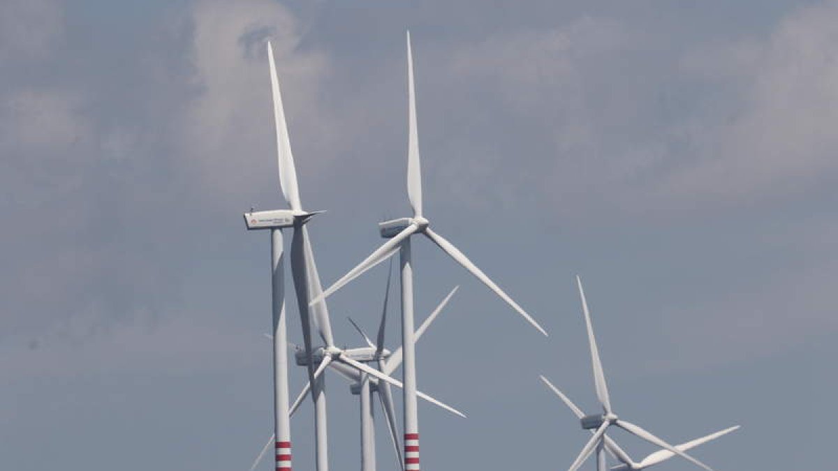 Aerogeneradores para la producción energética en el Bierzo Alto. L. DE LA MATA