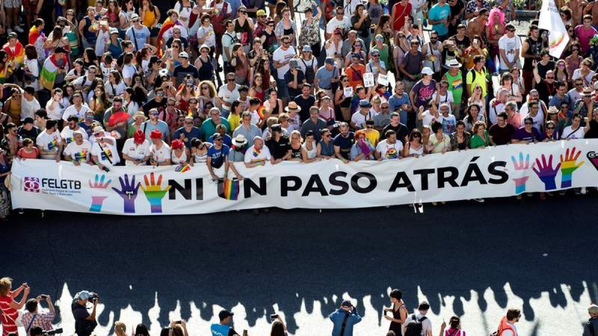 Una de las cabeceras con la pancarta reivindicativa. LUCA PIERGIOVANNI