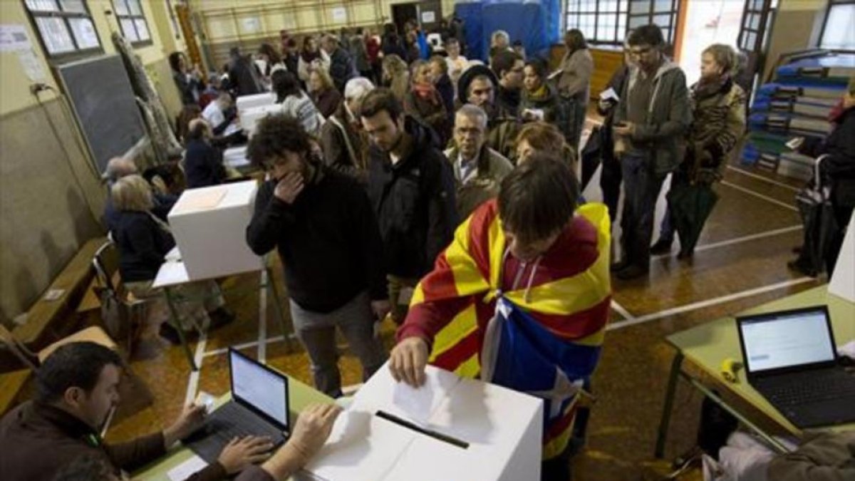 Votaciones en las urnas de la consulta del 9 de noviembre del 2014.