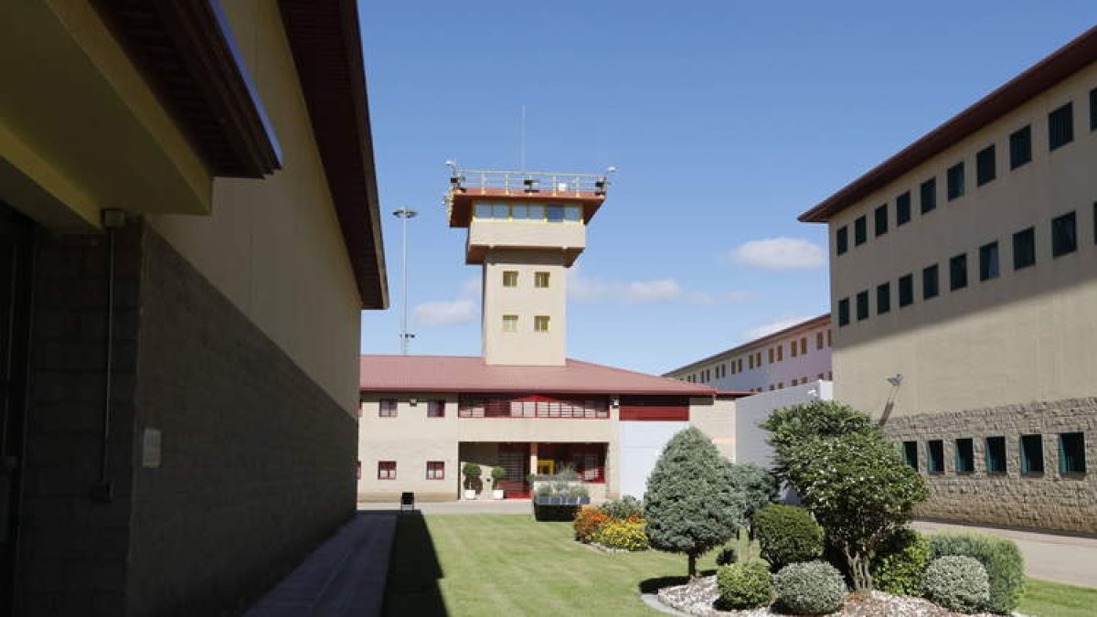 Dependencias de la cárcel de Villahierro, en Mansilla de las Mulas. MARCIANO PÉREZ