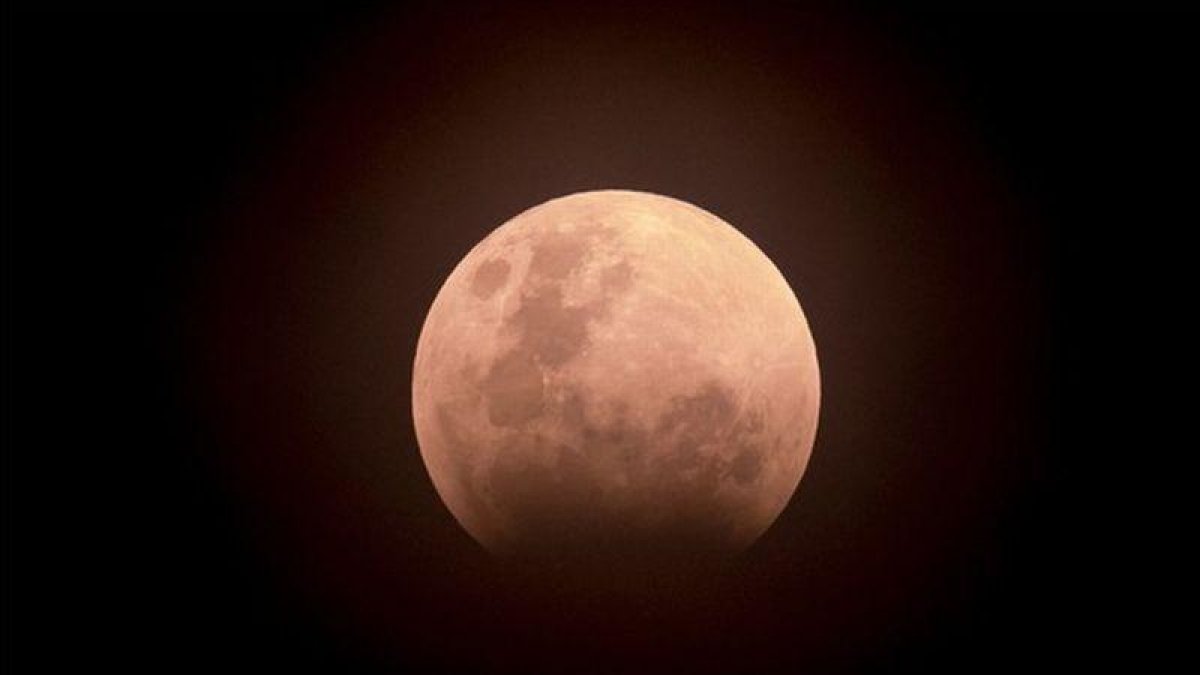 Imágenes del eclipse de enero del año pasado lunar visto desde Yakarta (Indonesia).