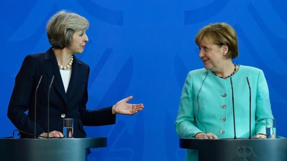 Theresa May y Angela Merkel en Berlín.