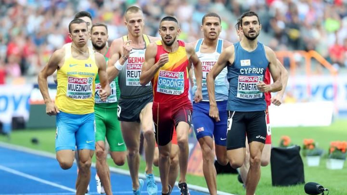 Saúl Ordóñez, en el centro, en la serie clasificatoria de los 800 metros del Campeonato Europeo de Atletismo.