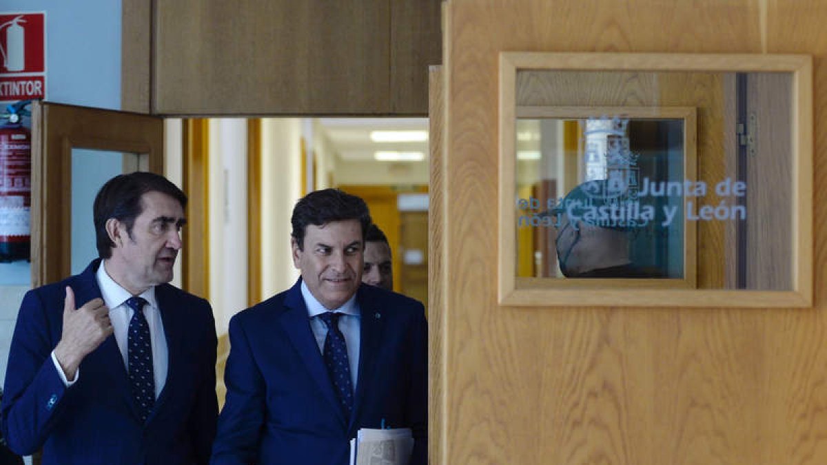 Juan Carlos Suárez Quiñones y Fernández Carriedo, ayer, tras el Consejo de Gobierno. NACHO GALLEGO