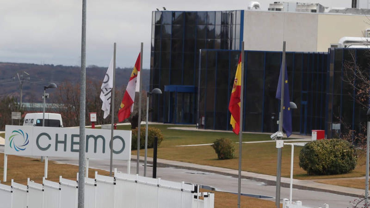 La nave de inyectables hormonales ya está construida en el polígono de Navatejera, junto a León Farma, y posee 3.600 m2. RAMIRO