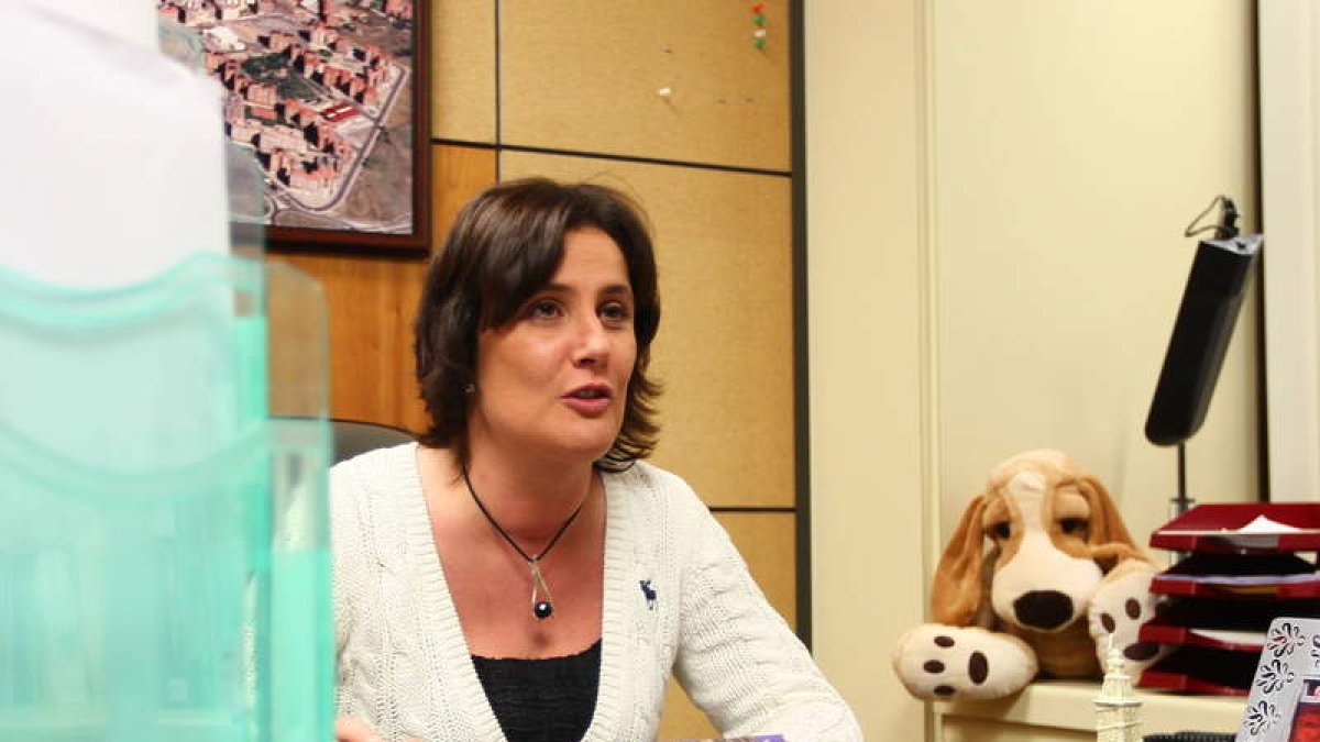 María Rodríguez, en su despacho de portavoz socialista del Ayuntamiento de León.